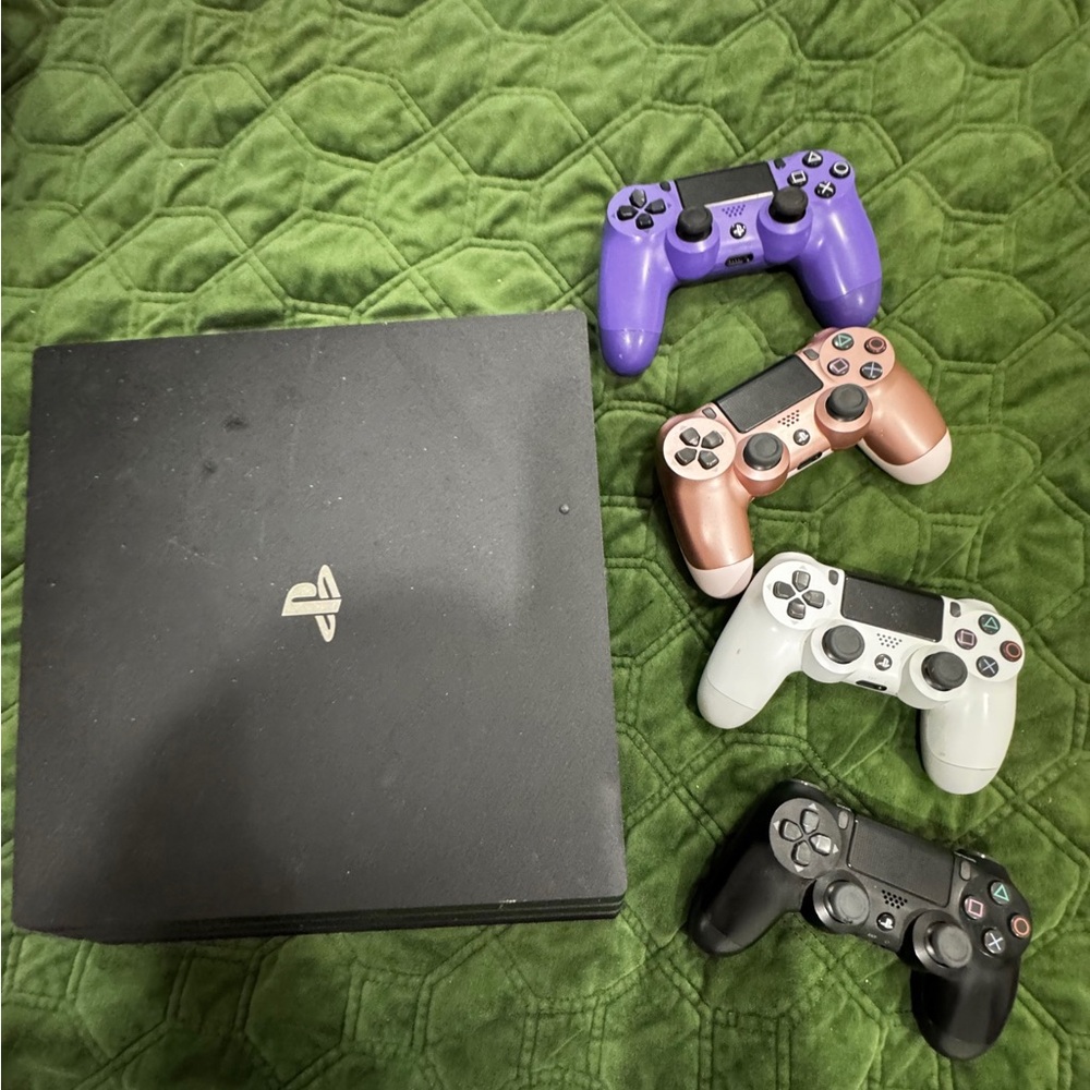 Playstation 4 Sony Black Game console